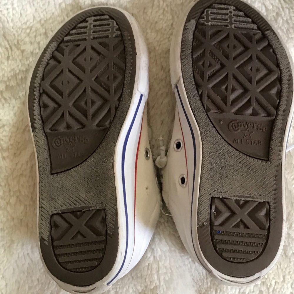 Preloved White Converse with Stars size 11 Girls - Picture 2 of 4